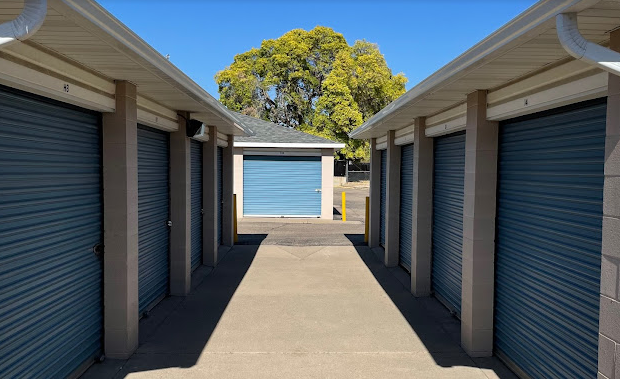 storage units in Layton
