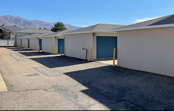 storage units in Layton