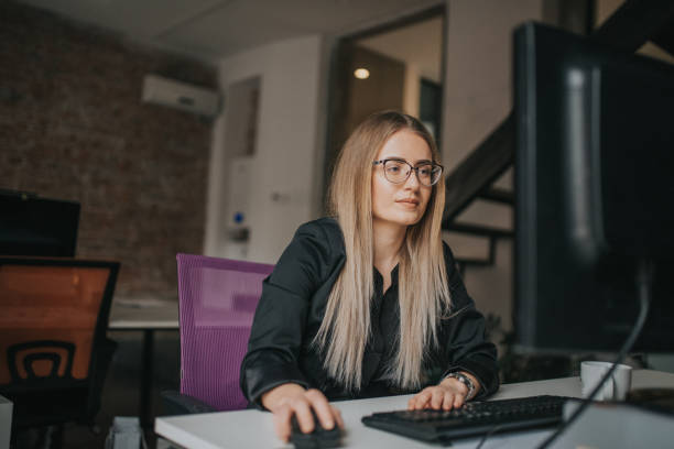 How Do Blue Light Blocking Glasses Work for Screen Use?
